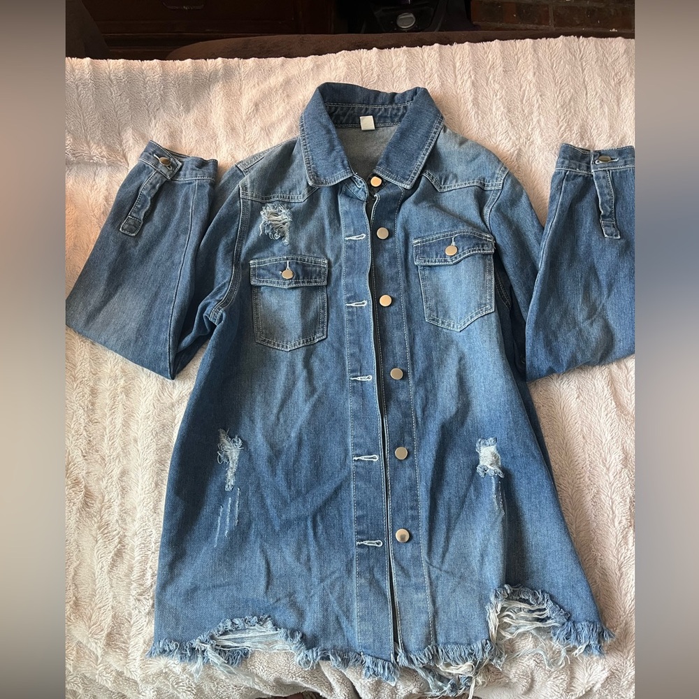 Long distressed Jean jacket size XL